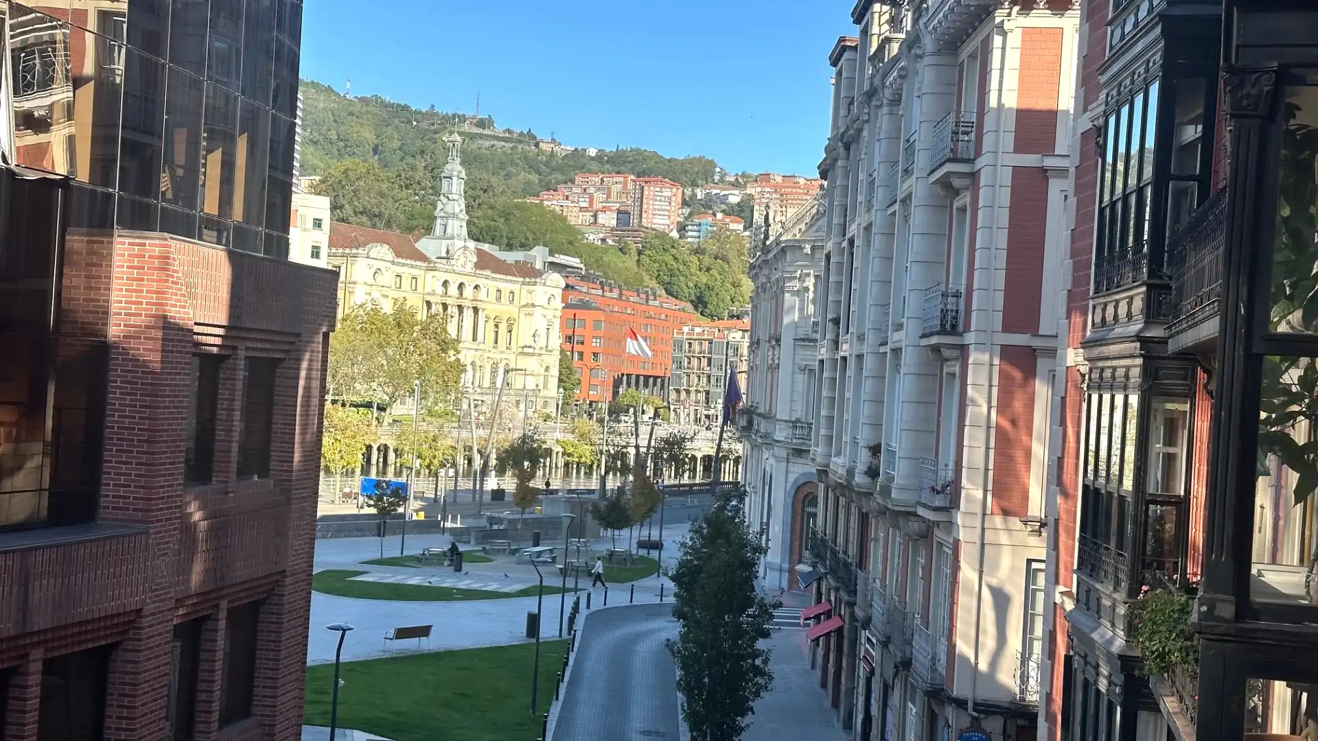 Vista exterior de Pis en venda en Bilbao  amb Calefacció, Traster i Moblat