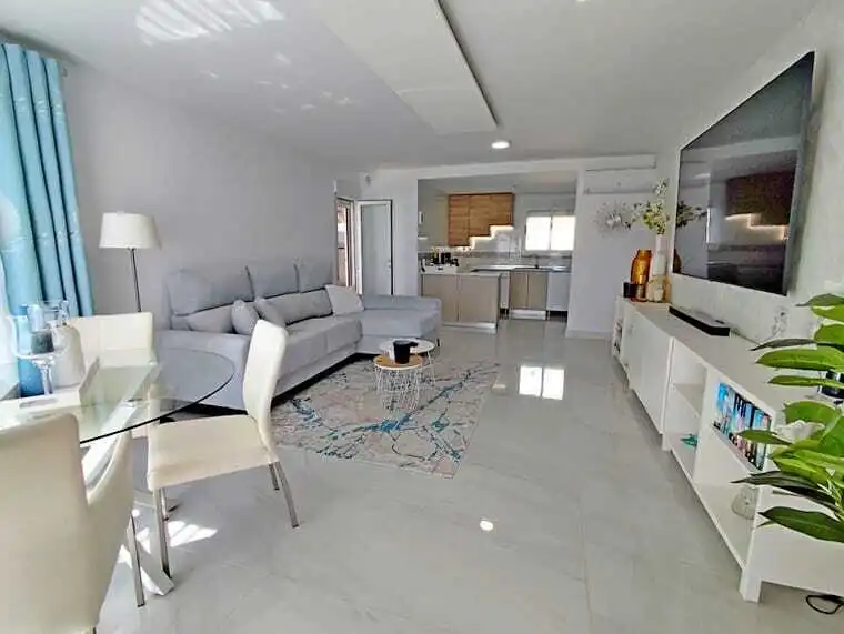 Sala d'estar de Casa adosada en venda en Murcia