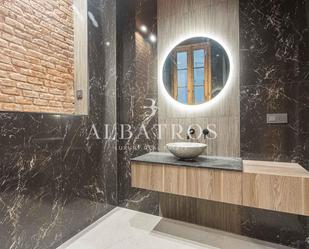 Bathroom of Apartment for sale in  Barcelona Capital  with Air Conditioner, Heating and Terrace