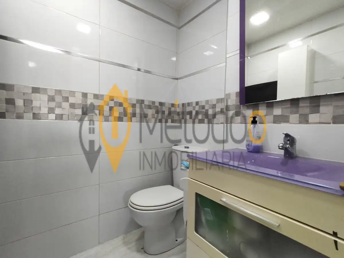 Bathroom of Flat for sale in Sevilla  with Air Conditioner, Heating and Storage room