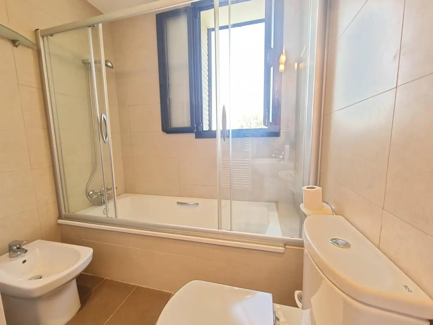 Bany de Casa o xalet en venda en Lloret de Mar amb Jardí privat, Terrassa i Traster