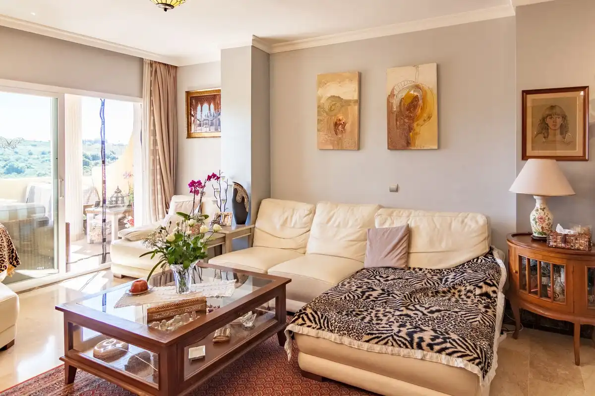 Living room of Flat for sale in Estepona  with Air Conditioner, Private garden and Terrace