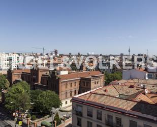 Vista exterior de Apartament en venda en  Madrid Capital amb Calefacció i Balcó