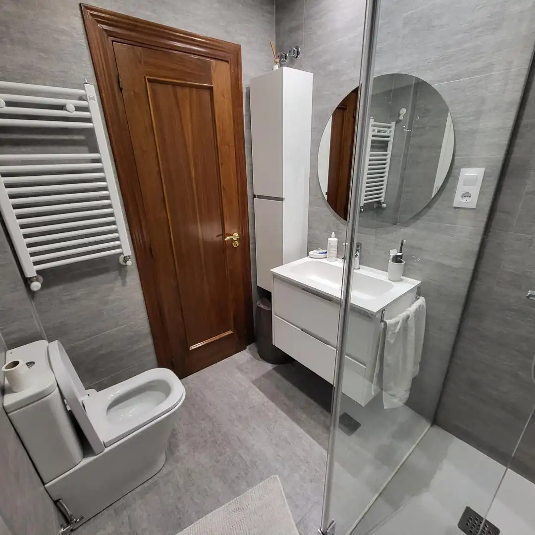 Baño de Piso en venta en Bilbao  con Calefacción y Trastero