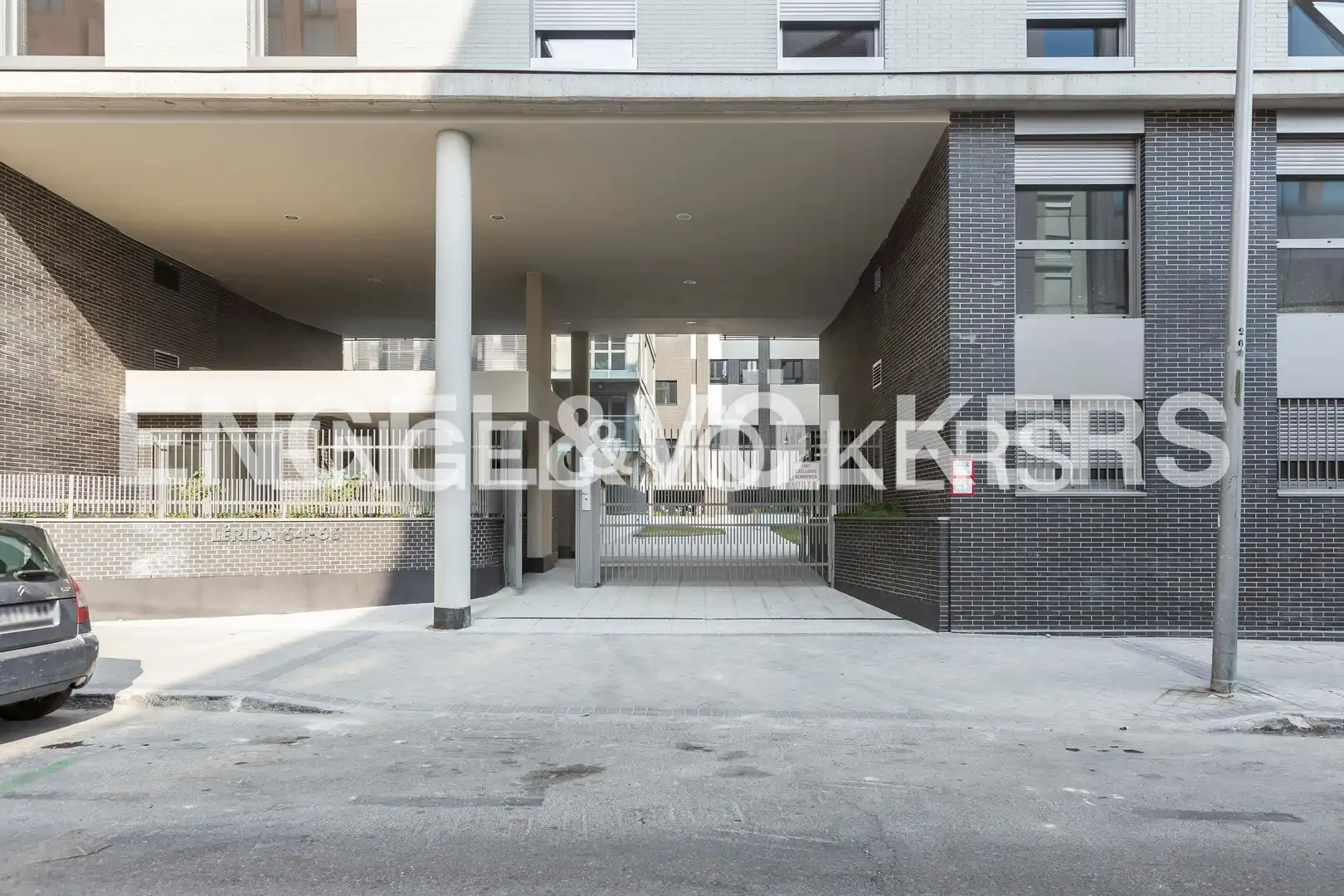 Vista exterior de Àtic de lloguer en Madrid amb Aire condicionat, Calefacció i Jardí privat