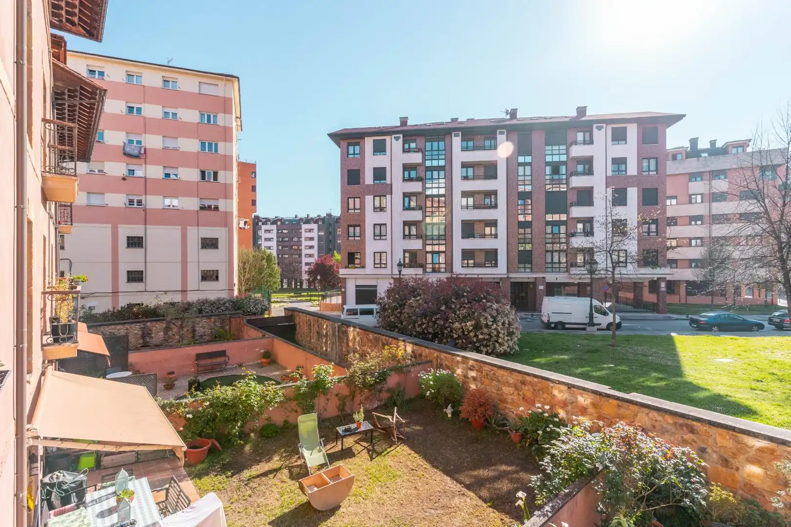 Terrassa de Pis en venda en Oviedo  amb Calefacció, Moblat i Balcó