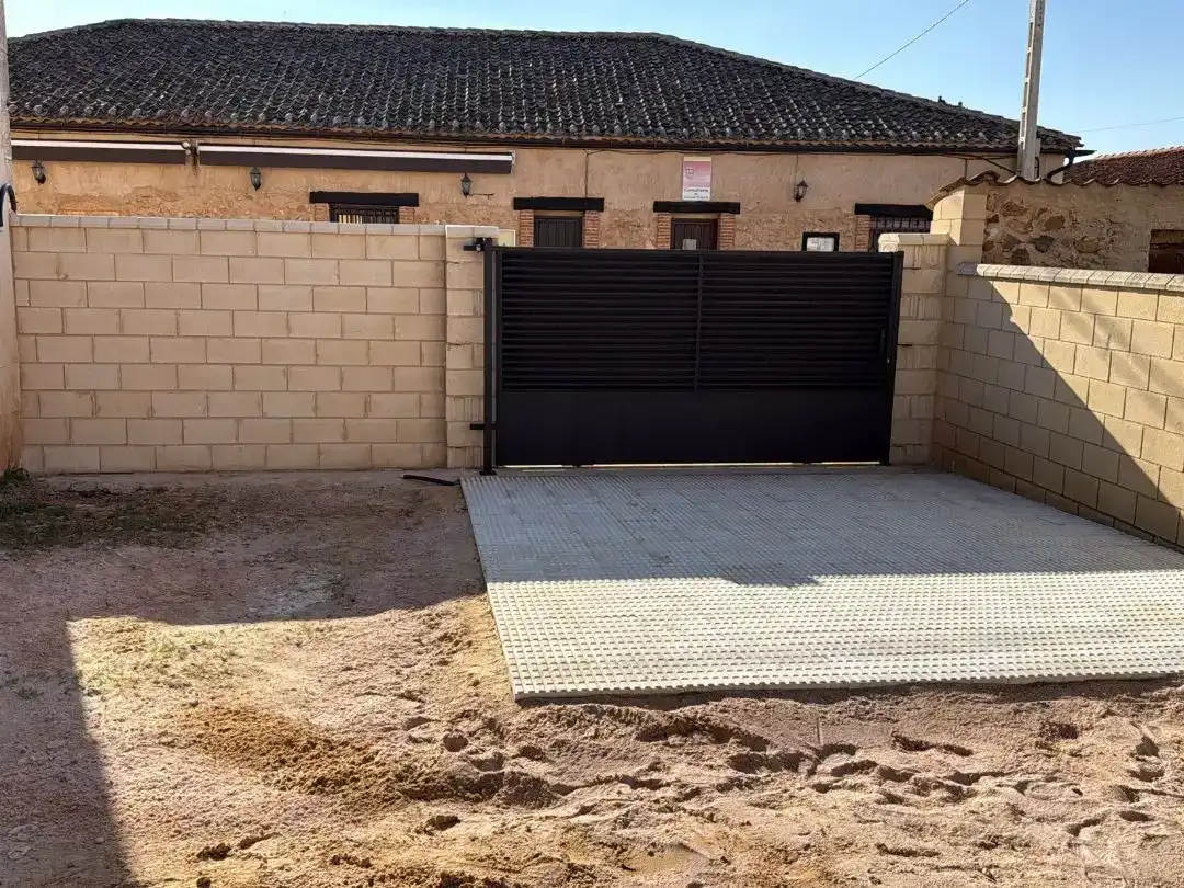 Parking de Casa adosada en venta en Corral de Ayllón con Jardín privado