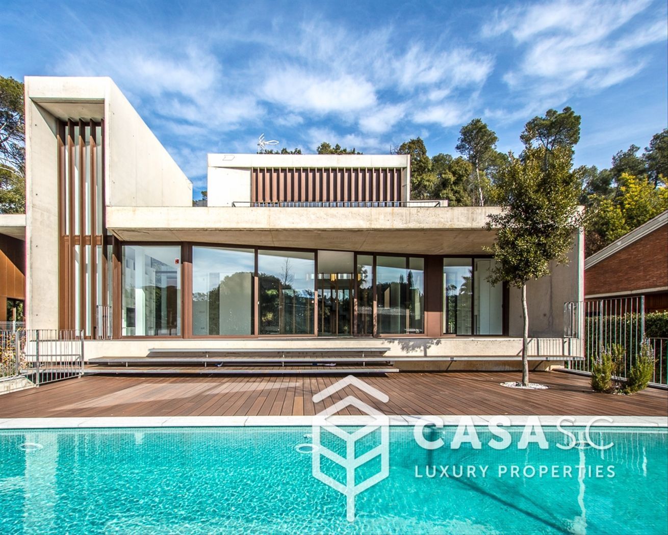 Vista exterior de Casa o xalet en venda en Sant Cugat del Vallès amb Aire condicionat, Calefacció i Jardí privat