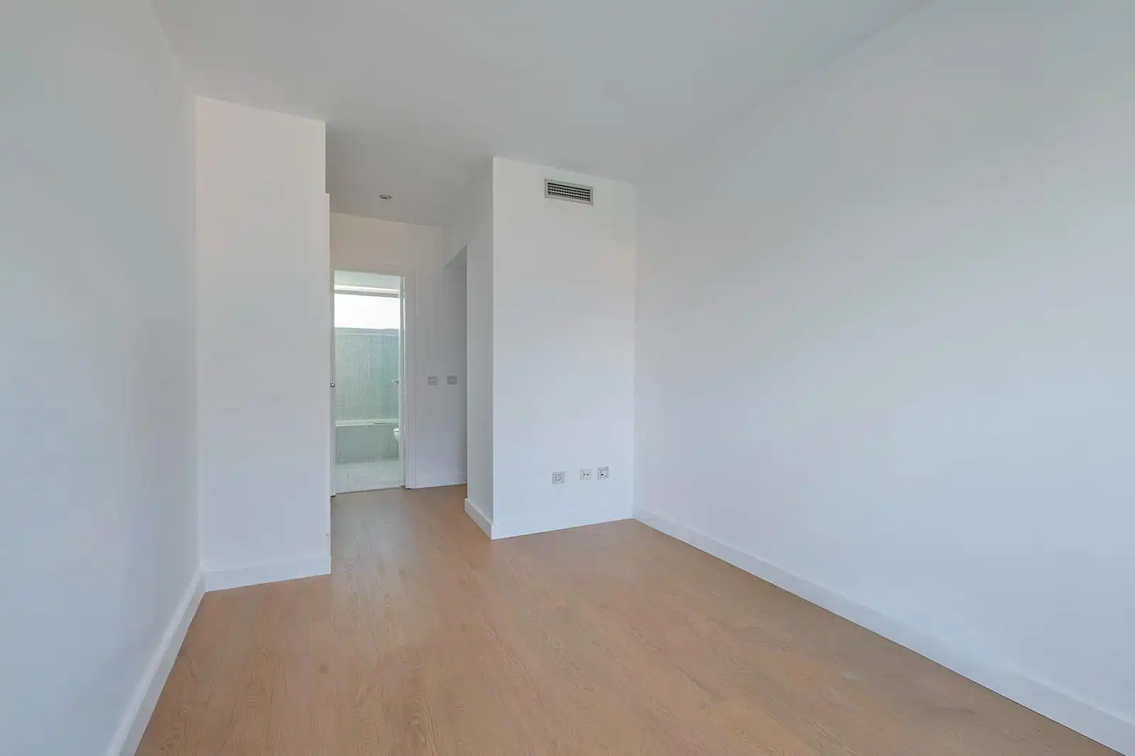 Habitación de Ático de alquiler en Pozuelo de Alarcón con Aire acondicionado, Calefacción y Jardín privado