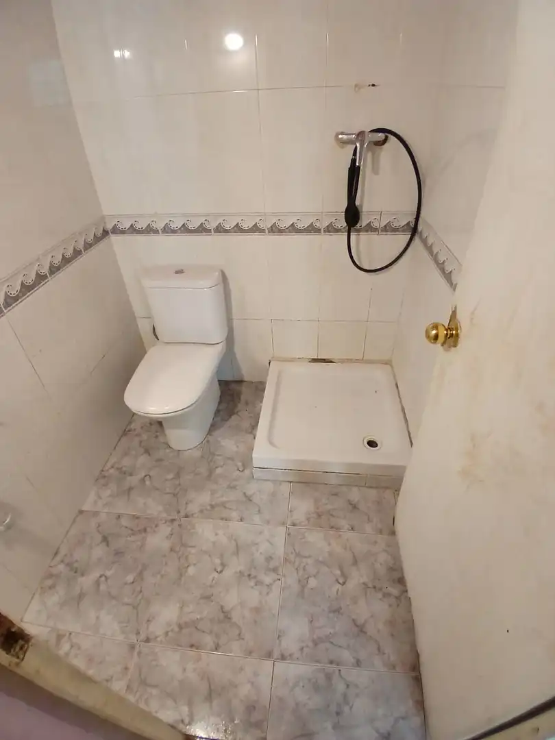 Bathroom of Flat for sale in Girona