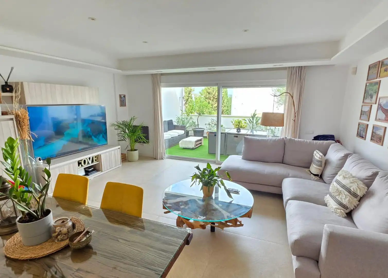 Sala d'estar de Casa adosada en venda en Santa Eulària des Riu amb Terrassa