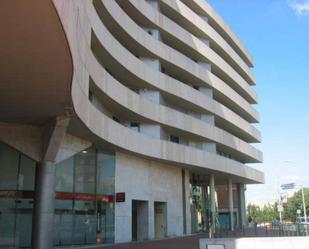 Vista exterior de Pis de lloguer en Terrassa amb Aire condicionat, Calefacció i Jardí privat