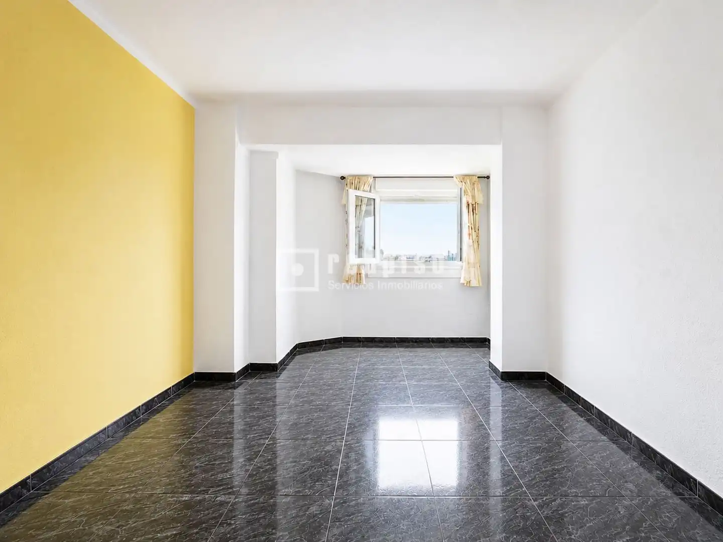 Habitación de Piso en venta en Xirivella con Aire acondicionado y Amueblado