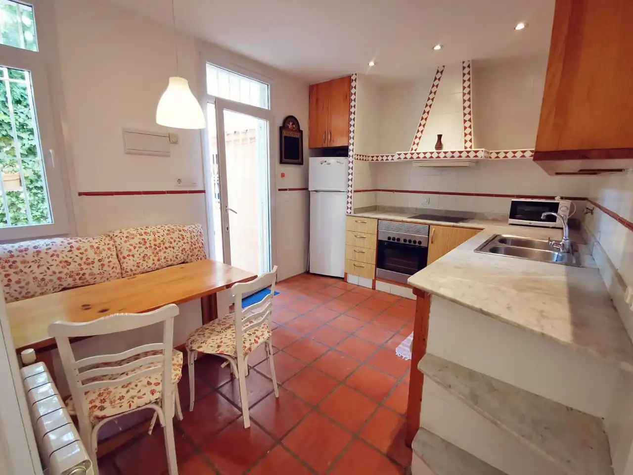 Cocina de Planta baja de alquiler en Madrid con Calefacción, Terraza y Amueblado