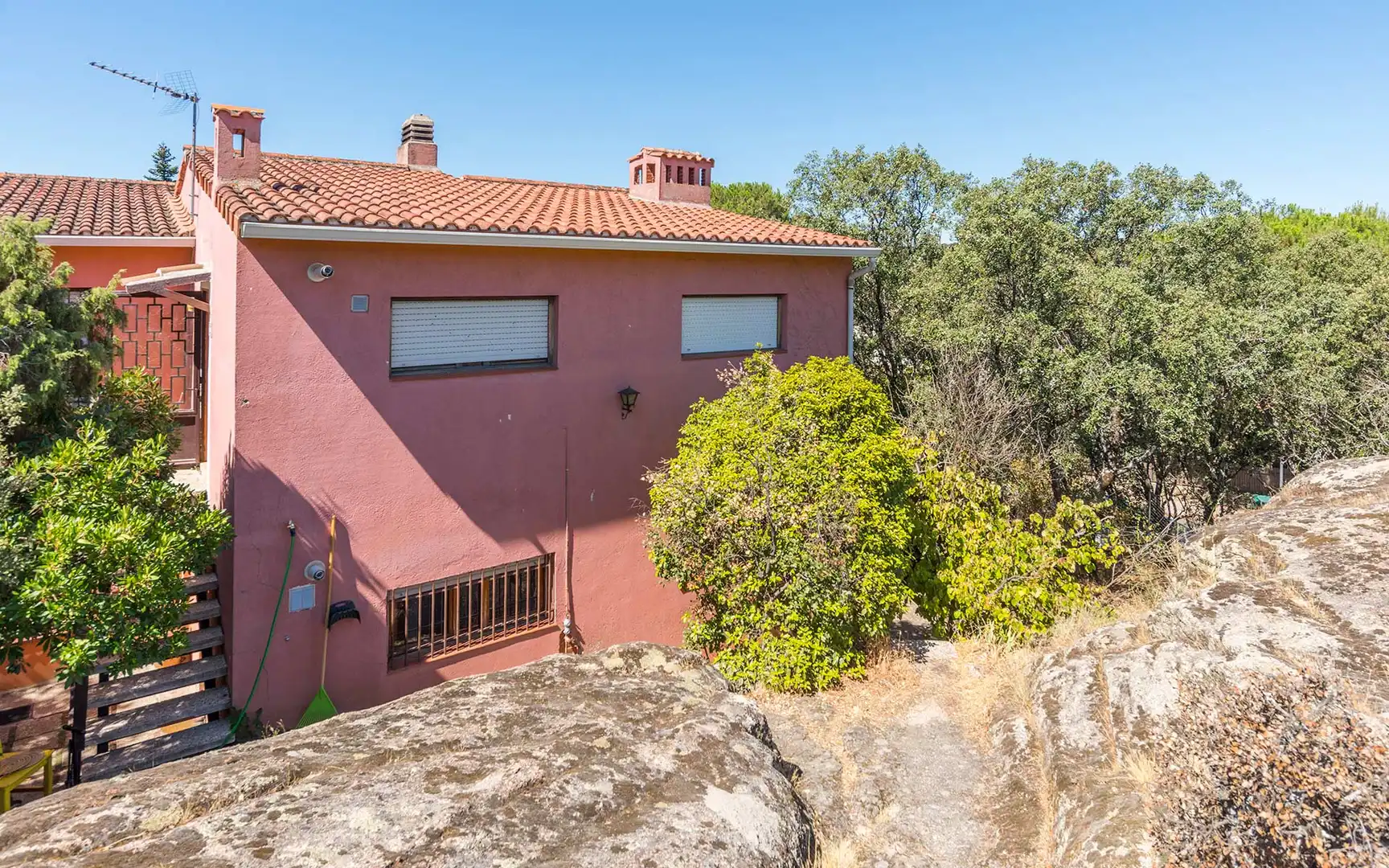 Vista exterior de Pis en venda en Hoyo de Manzanares amb Calefacció, Jardí privat i Terrassa