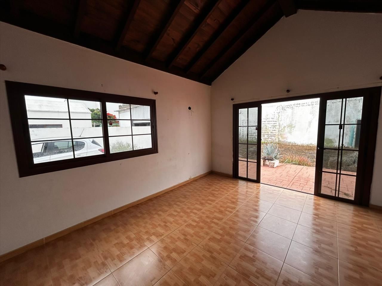 Casa adosada en venda en Tinajo amb Terrassa