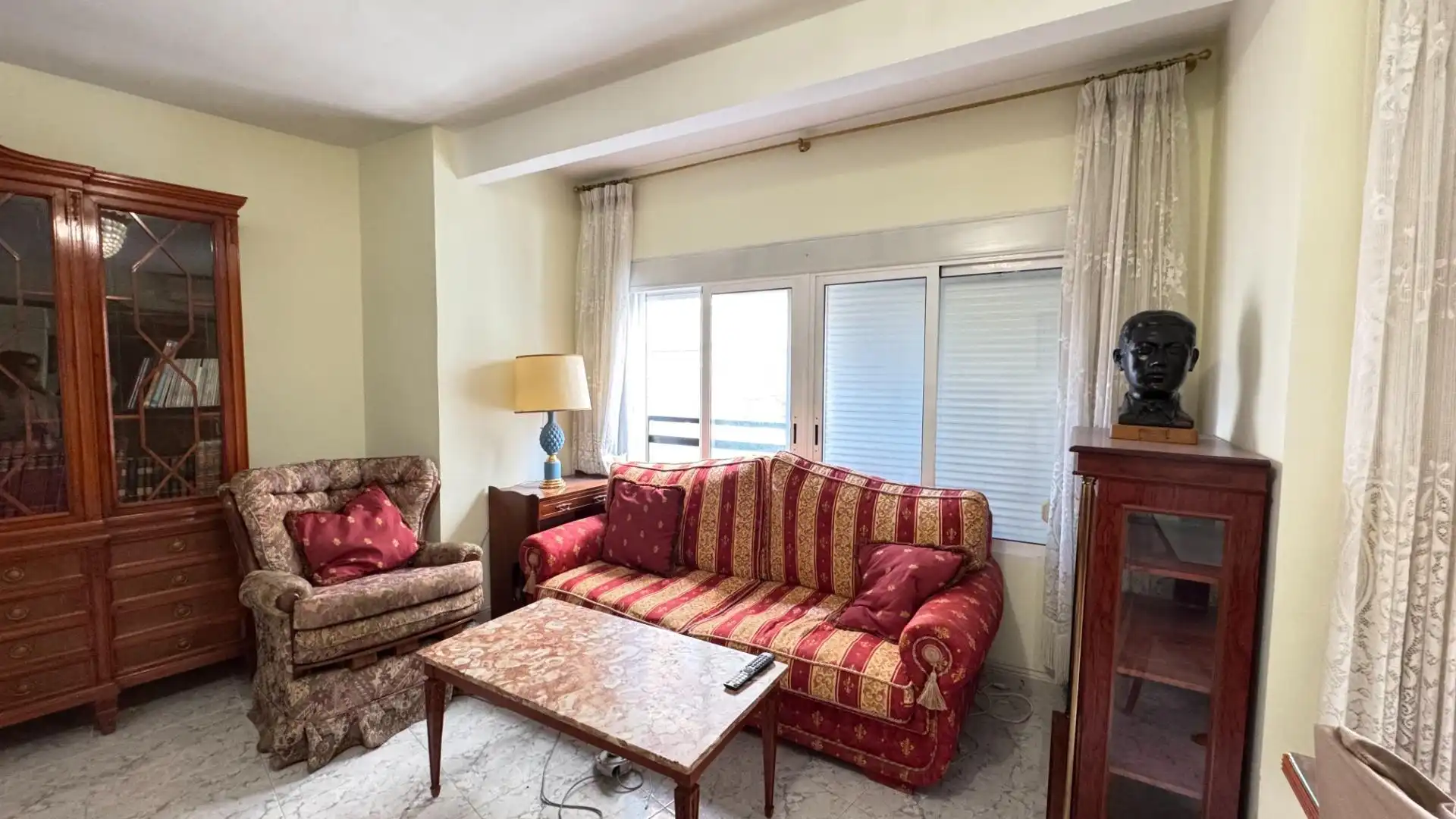 Sala de estar de Piso para compartir en Alicante / Alacant con Terraza, Amueblado y Alarma