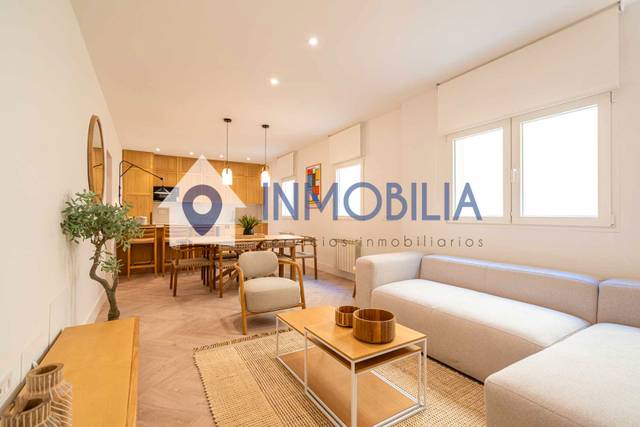 Piso en Venta en Calle de Moratín en Cortes - Huertas