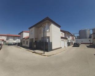 Vista exterior de Casa o xalet en venda en Pedro Muñoz amb Terrassa