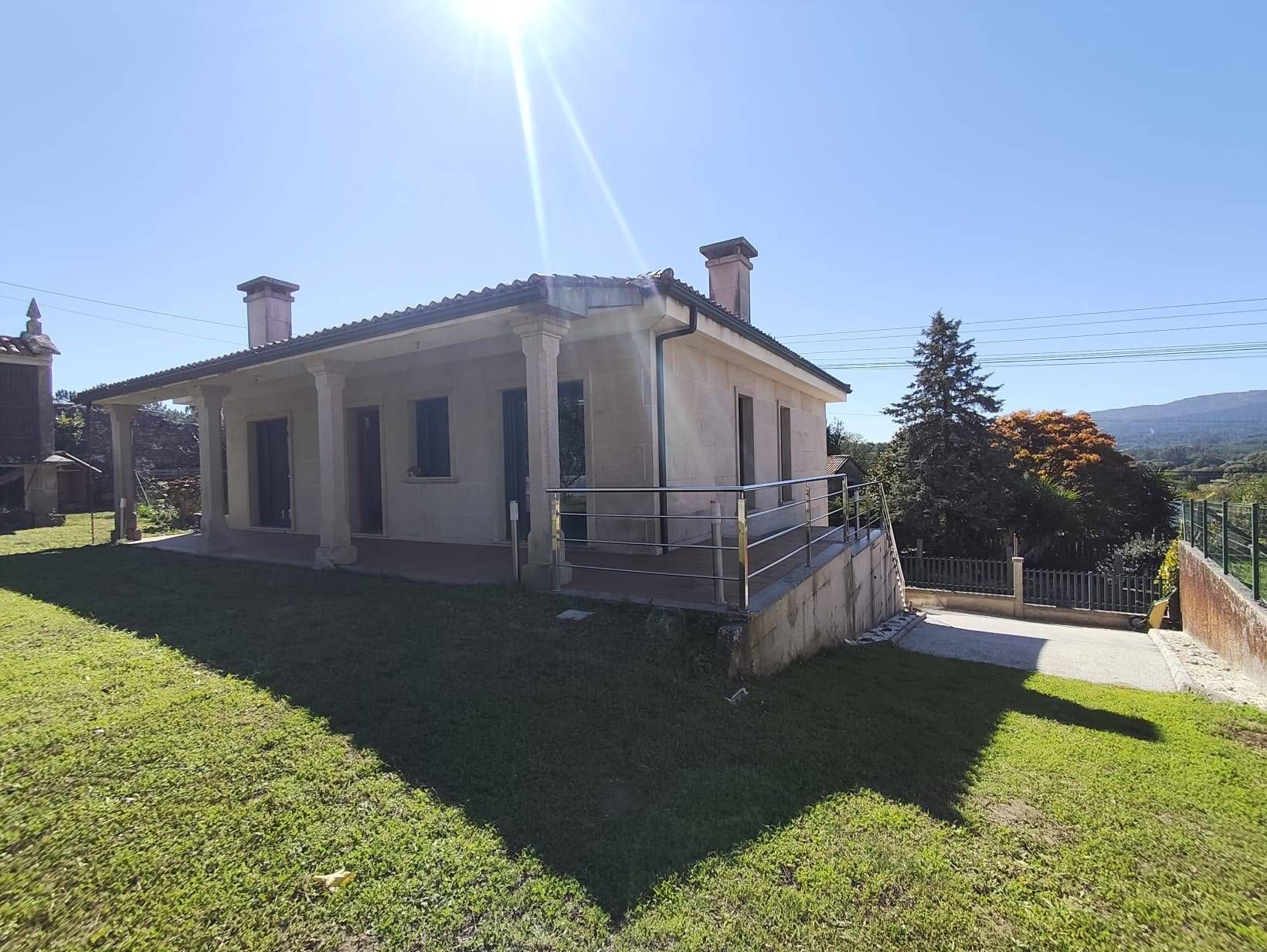 Vista exterior de Casa o xalet en venda en Ames amb Calefacció, Jardí privat i Terrassa