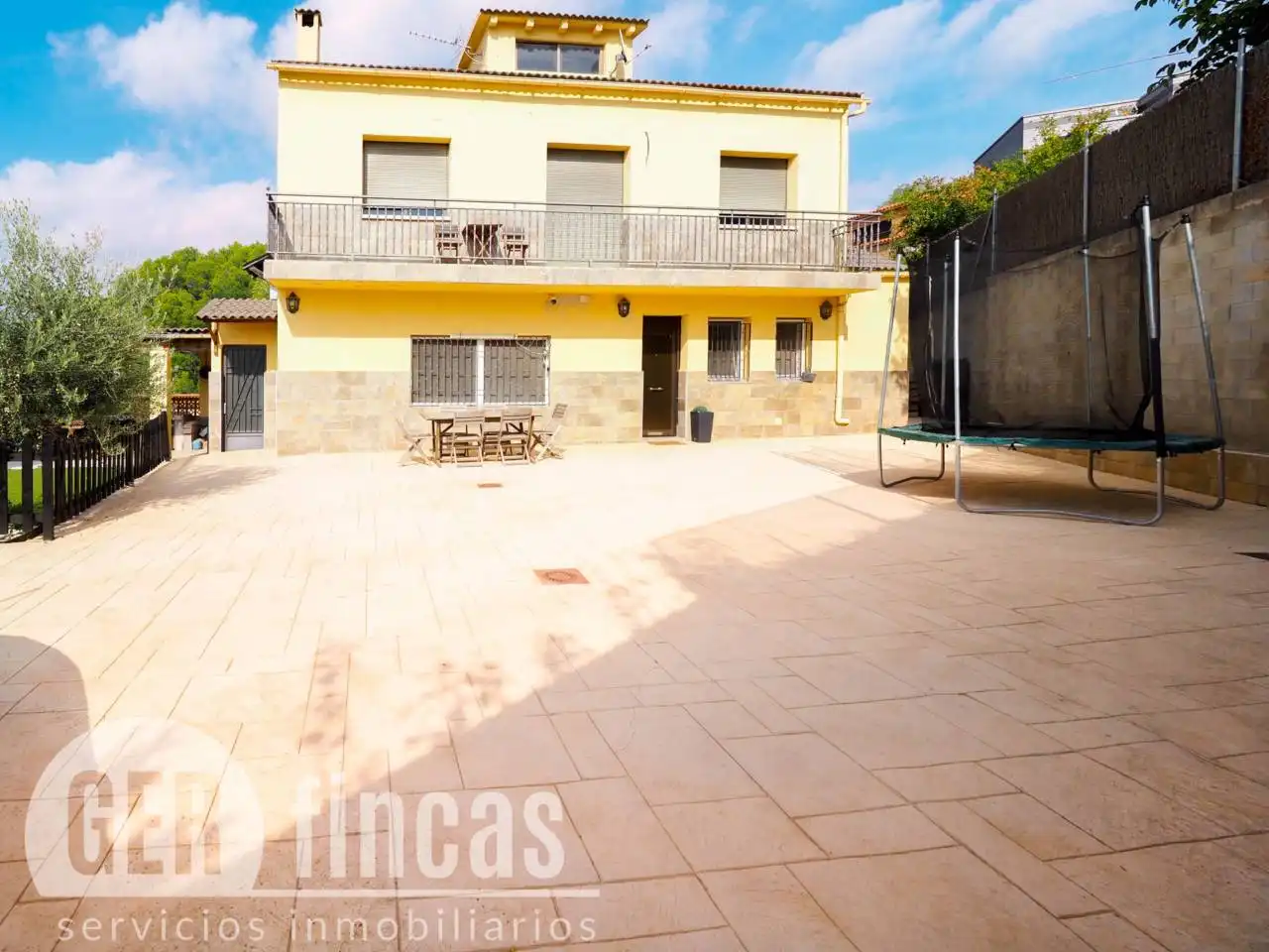 Vista exterior de Casa o chalet en venta en Terrassa con Aire acondicionado, Calefacción y Jardín privado