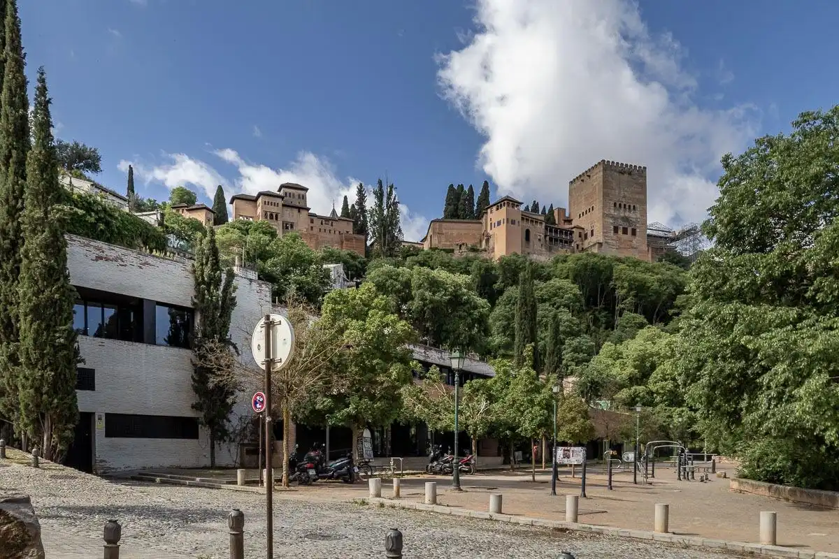 Vista exterior de Casa o xalet en venda en Granada amb Terrassa i Balcó
