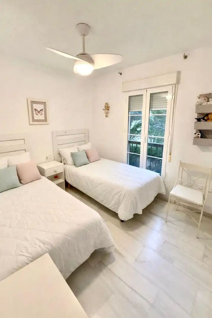 Dormitori de Pis en venda en Marbella amb Aire condicionat, Calefacció i Moblat