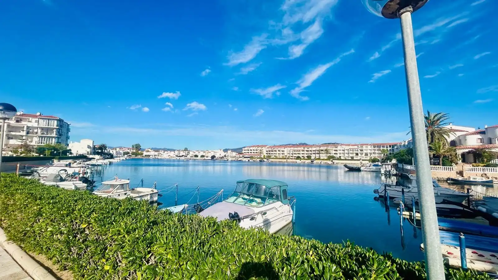 Vista exterior de Apartamento en venta en Empuriabrava con Aire acondicionado, Terraza y Piscina comunitaria