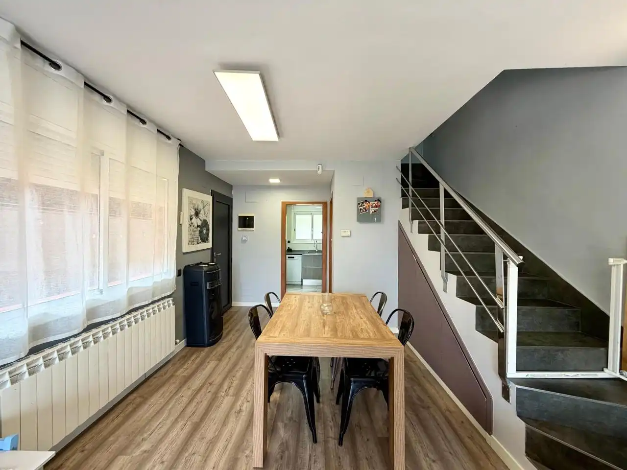 Comedor de Casa adosada en venta en Montcada i Reixac con Aire acondicionado, Calefacción y Jardín privado