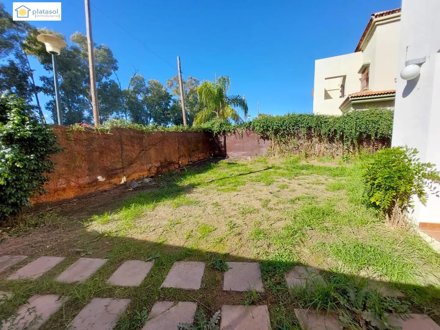 Jardí de Casa adosada en venda en Guillena amb Aire condicionat, Calefacció i Jardí privat