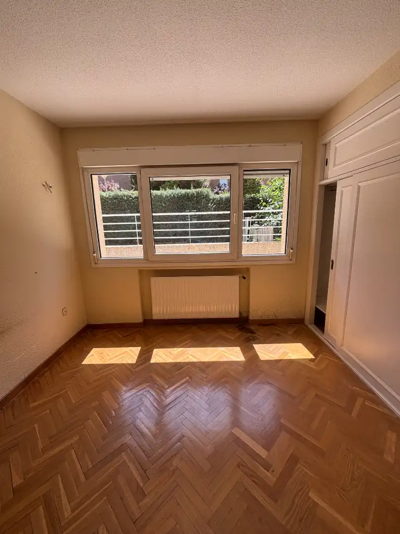 Habitación de Planta baja en venta en Pozuelo de Alarcón con Calefacción, Terraza y Horno