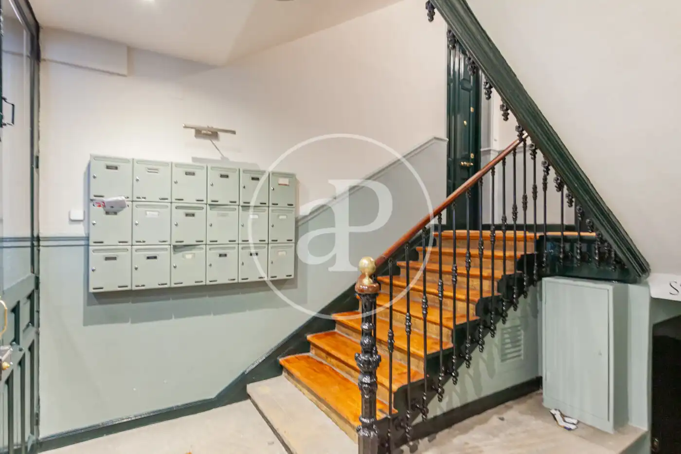 Flat for sale in Madrid  with Air Conditioner, Heating and Furnished