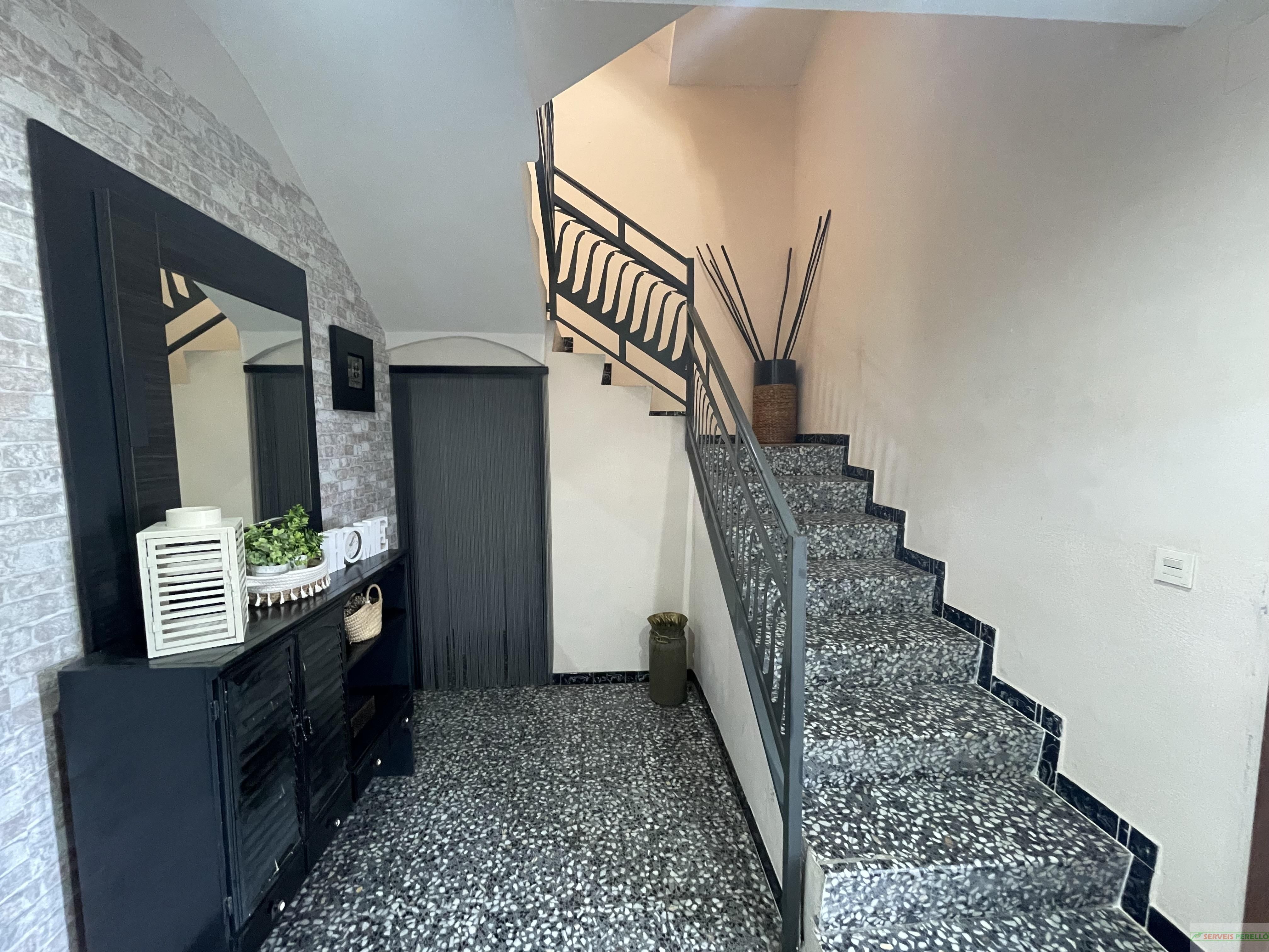 Casa o chalet en venta en El Poal con Parquet, Trastero y Balcón