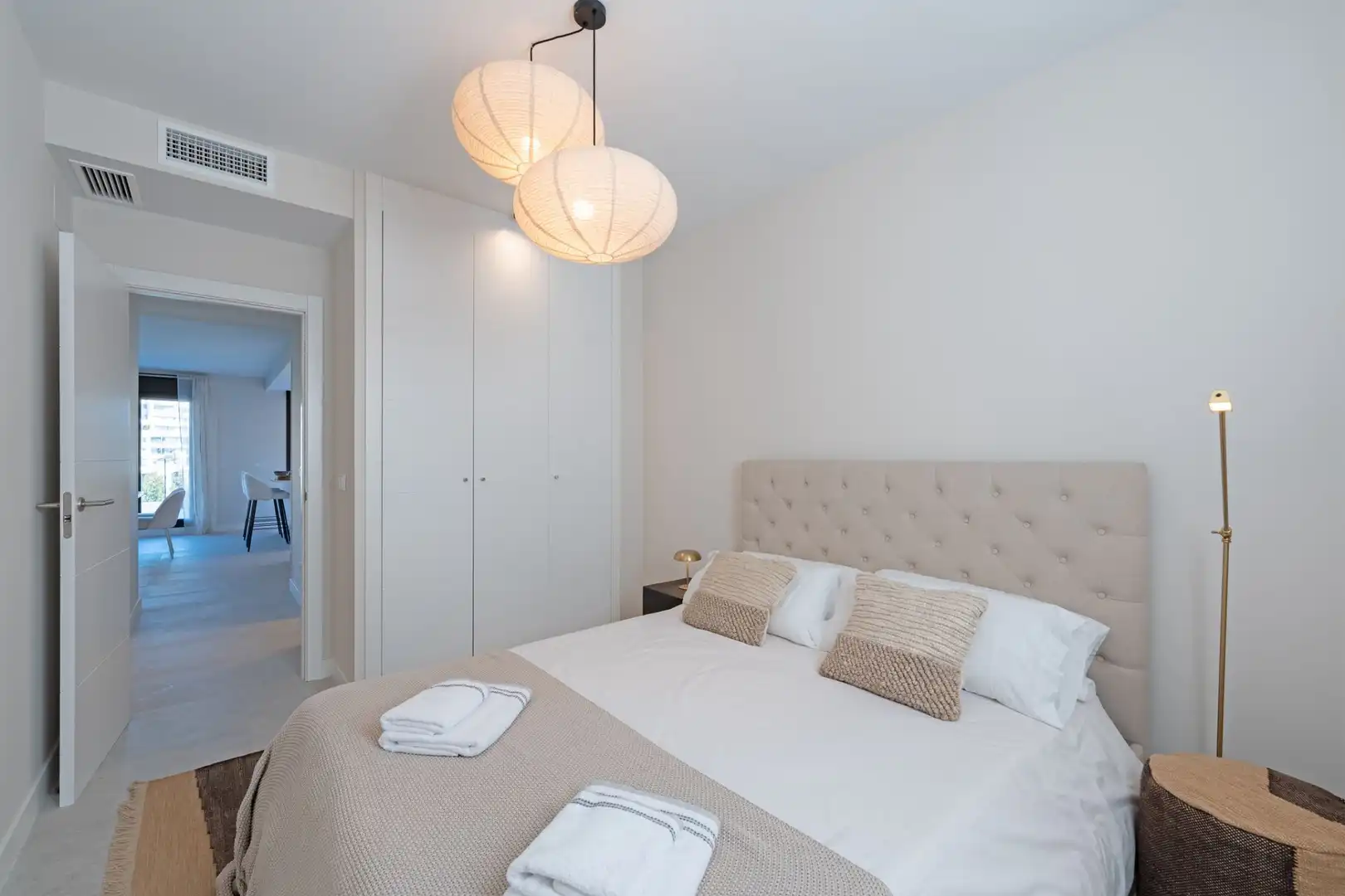 Schlafzimmer von Dachboden zum Verkauf in Estepona mit Klimaanlage, Terrasse und Abstellraum