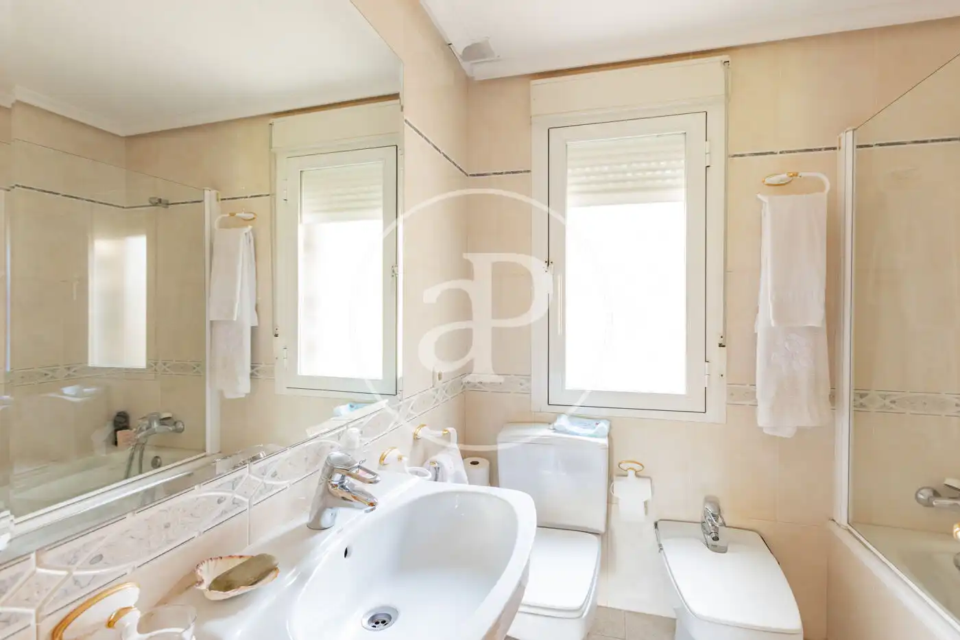 Bathroom of Houses for sale in Las Rozas de Madrid  with Air Conditioner, Heating and Private garden