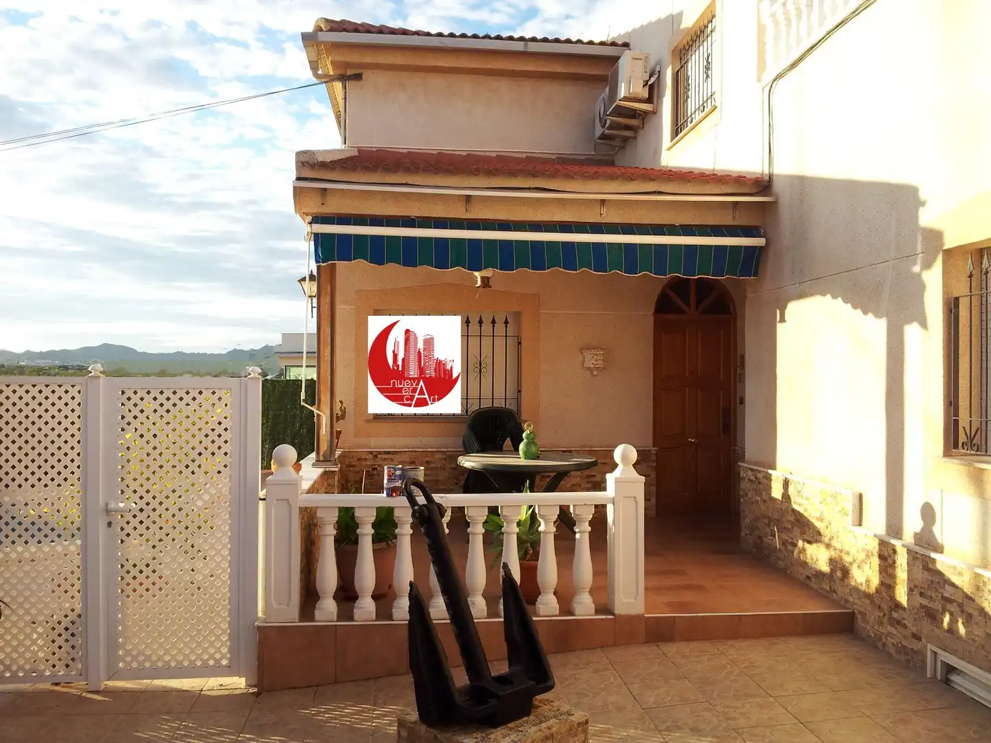 Vista exterior de Casa adosada en venda en Cartagena amb Terrassa, Piscina i Piscina comunitària