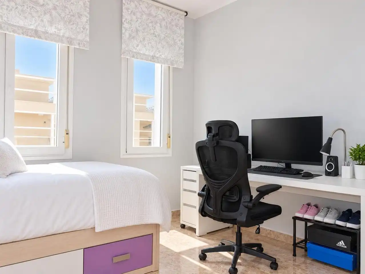 Dormitori de Casa adosada en venda en Bormujos amb Aire condicionat, Jardí privat i Terrassa