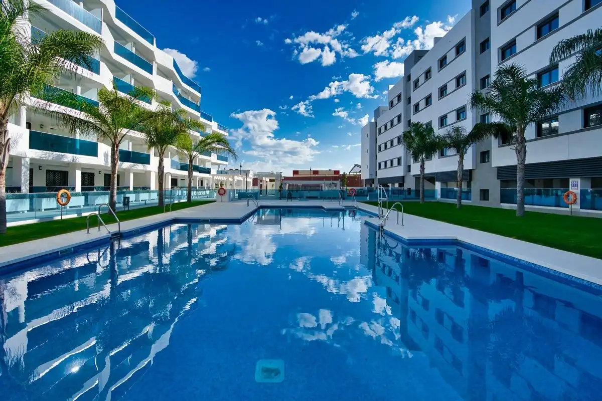 Schwimmbecken von Wohnungen zum Verkauf in Mijas mit Privatgarten, Terrasse und Abstellraum