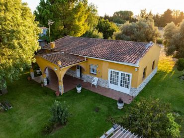 Chalet con jardín en venta en Dehesilla Calamón