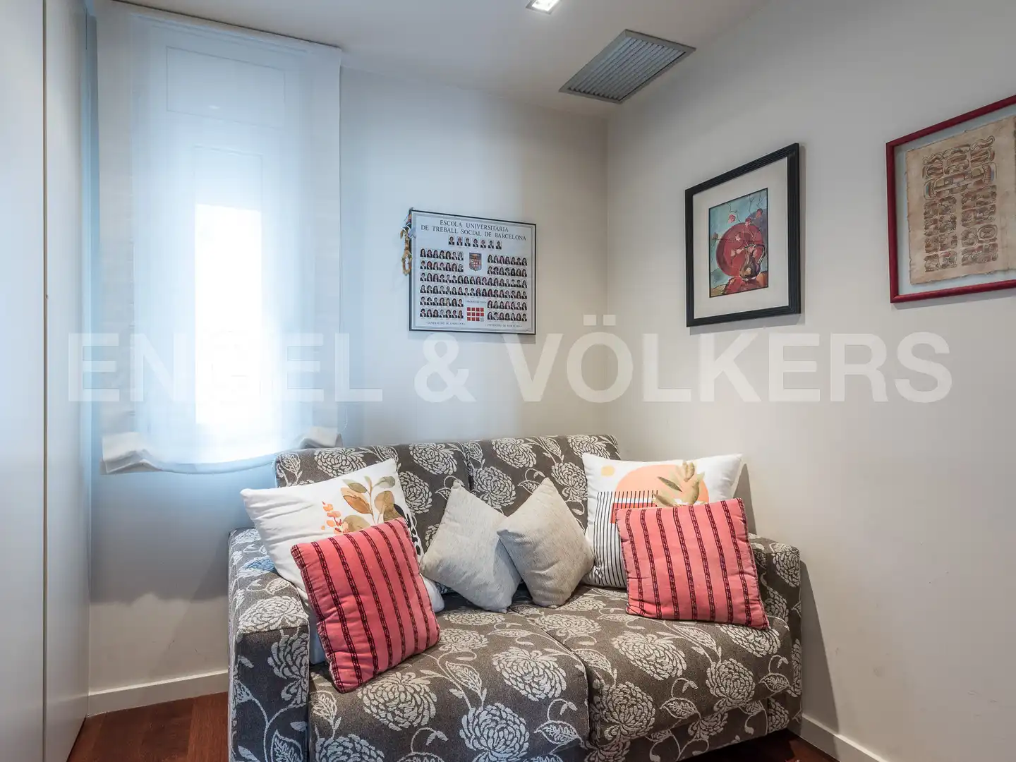 Wohnzimmer von Wohnung zum Verkauf in Barcelona mit Klimaanlage, Heizung und Terrasse