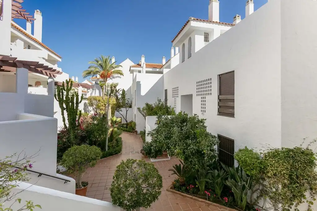 Home with pool for sale in Nueva Andalucía, imagen 14