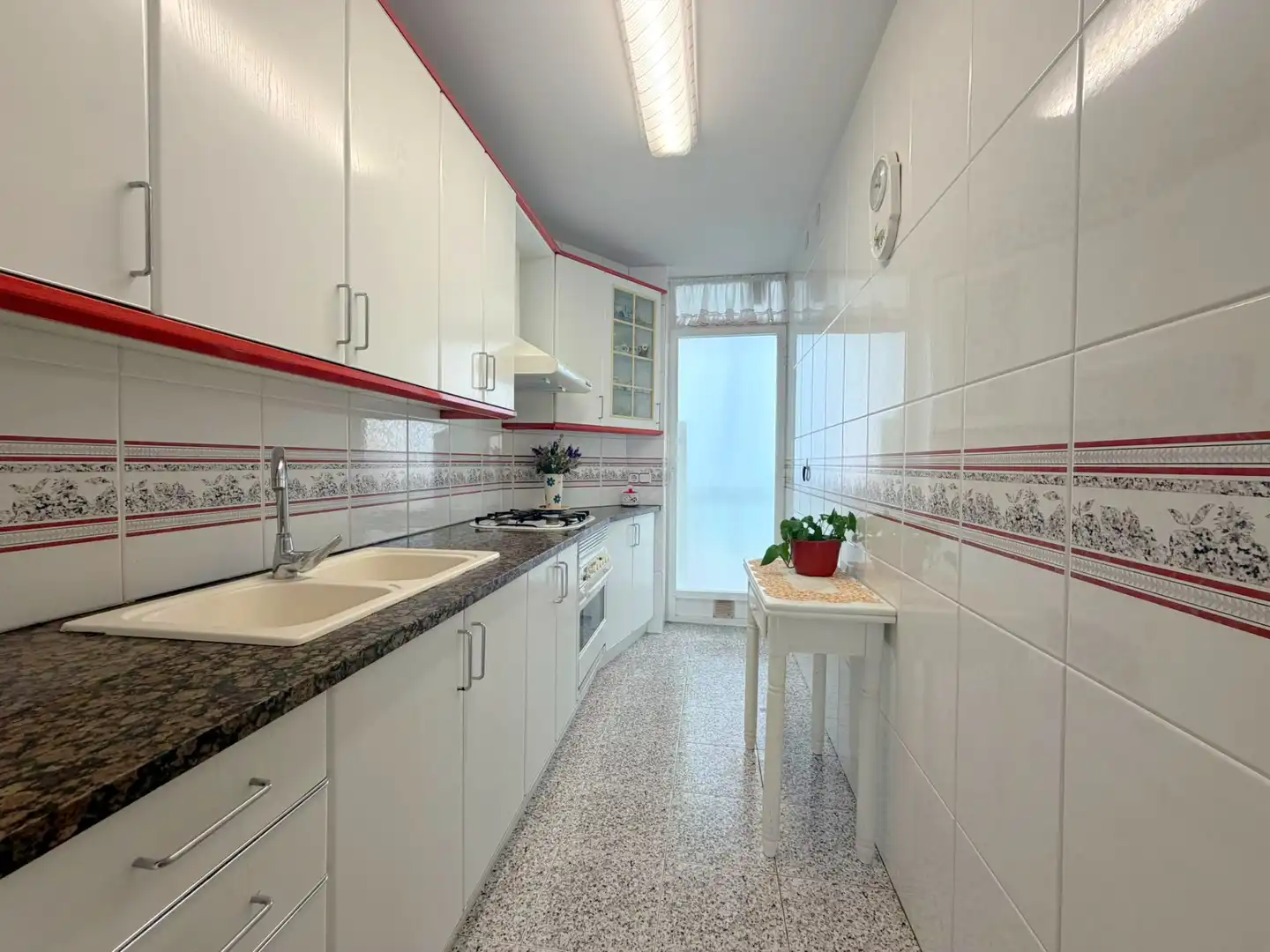 Cocina de Ático en venta en L'Hospitalet de Llobregat con Calefacción, Terraza y Horno