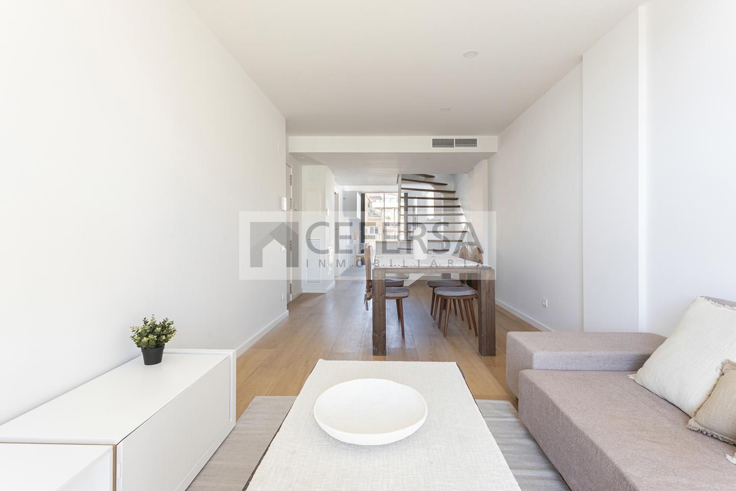 Sala d'estar de Dúplex en venda en  Barcelona Capital amb Aire condicionat, Jardí privat i Parquet