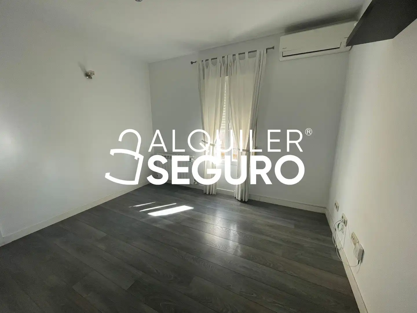 Bedroom of Flat for rent in Madrid  with Air Conditioner and Heating