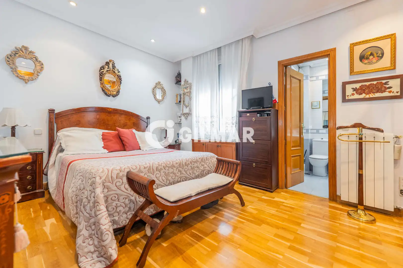Habitación de Ático en venta en Madrid con Calefacción y Balcón