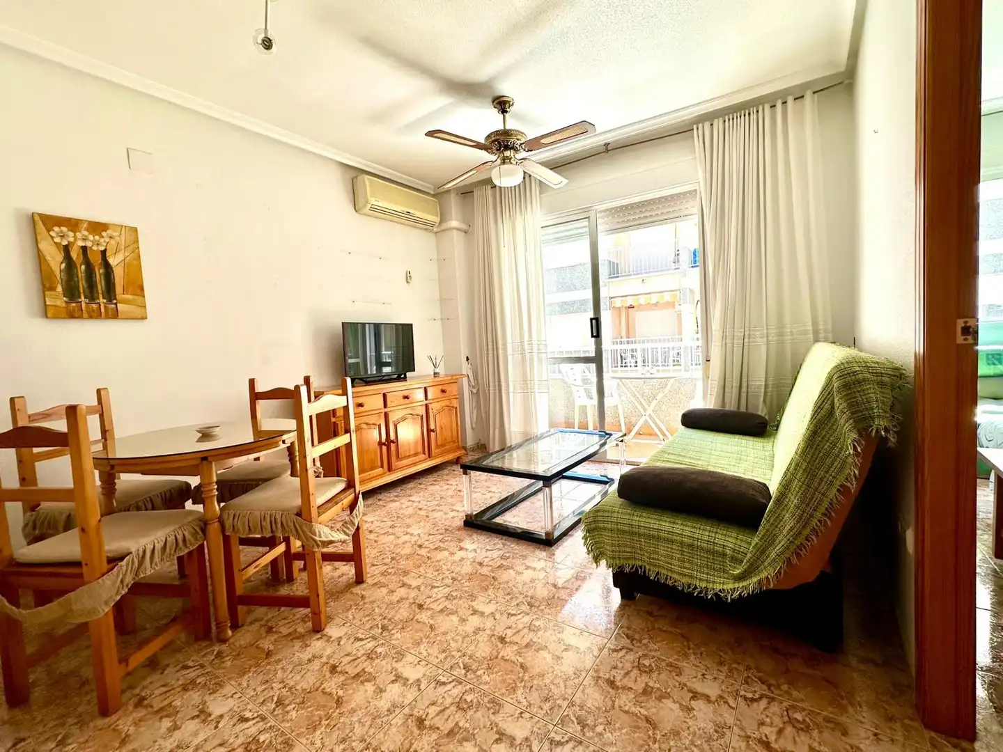Wohnzimmer von Wohnung zum Verkauf in Torrevieja mit Klimaanlage und Terrasse