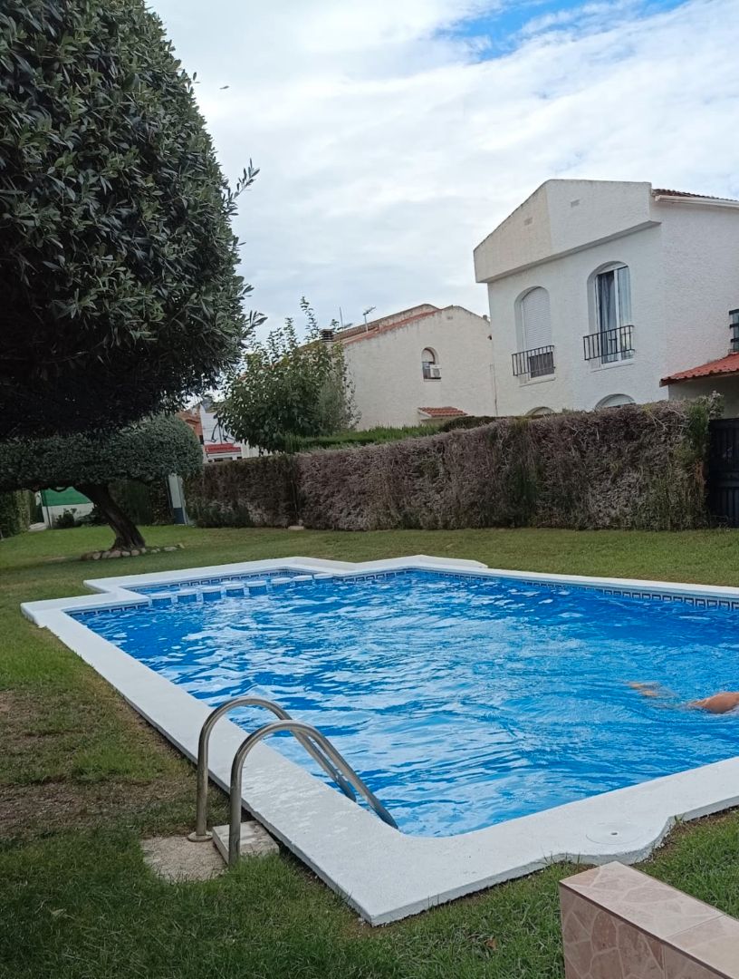Piscina de Casa adosada en venda en Mont-roig del Camp amb Jardí privat, Moblat i Forn
