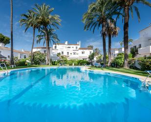 Jardí de Casa adosada en venda en Marbella amb Calefacció, Terrassa i Piscina