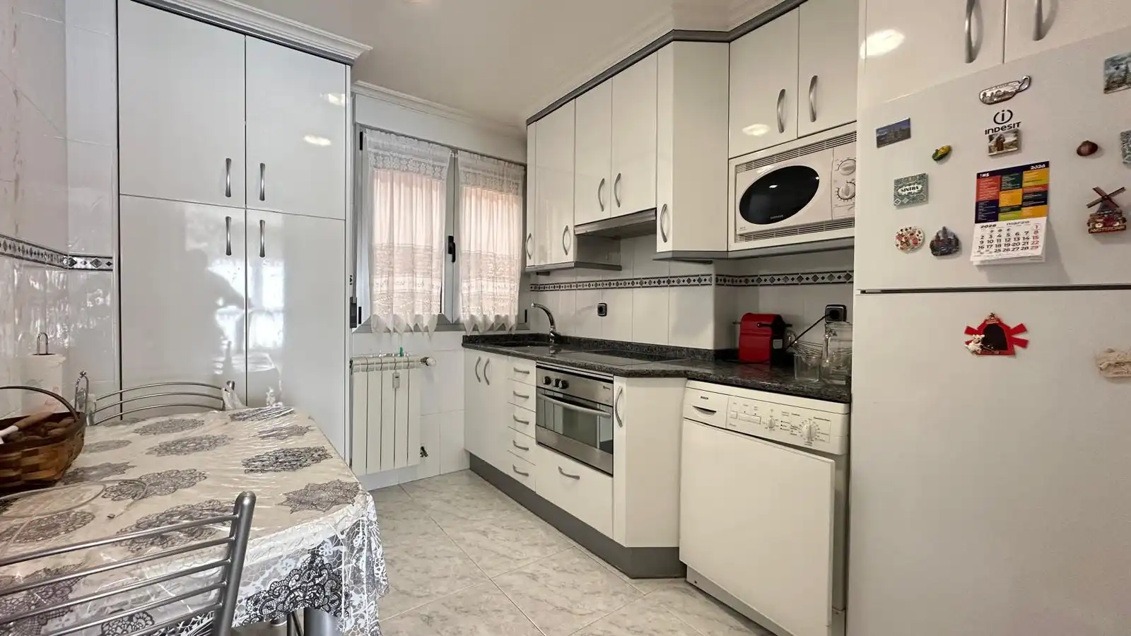 Cocina de Piso en venta en Burgos con Calefacción, Parquet y Trastero