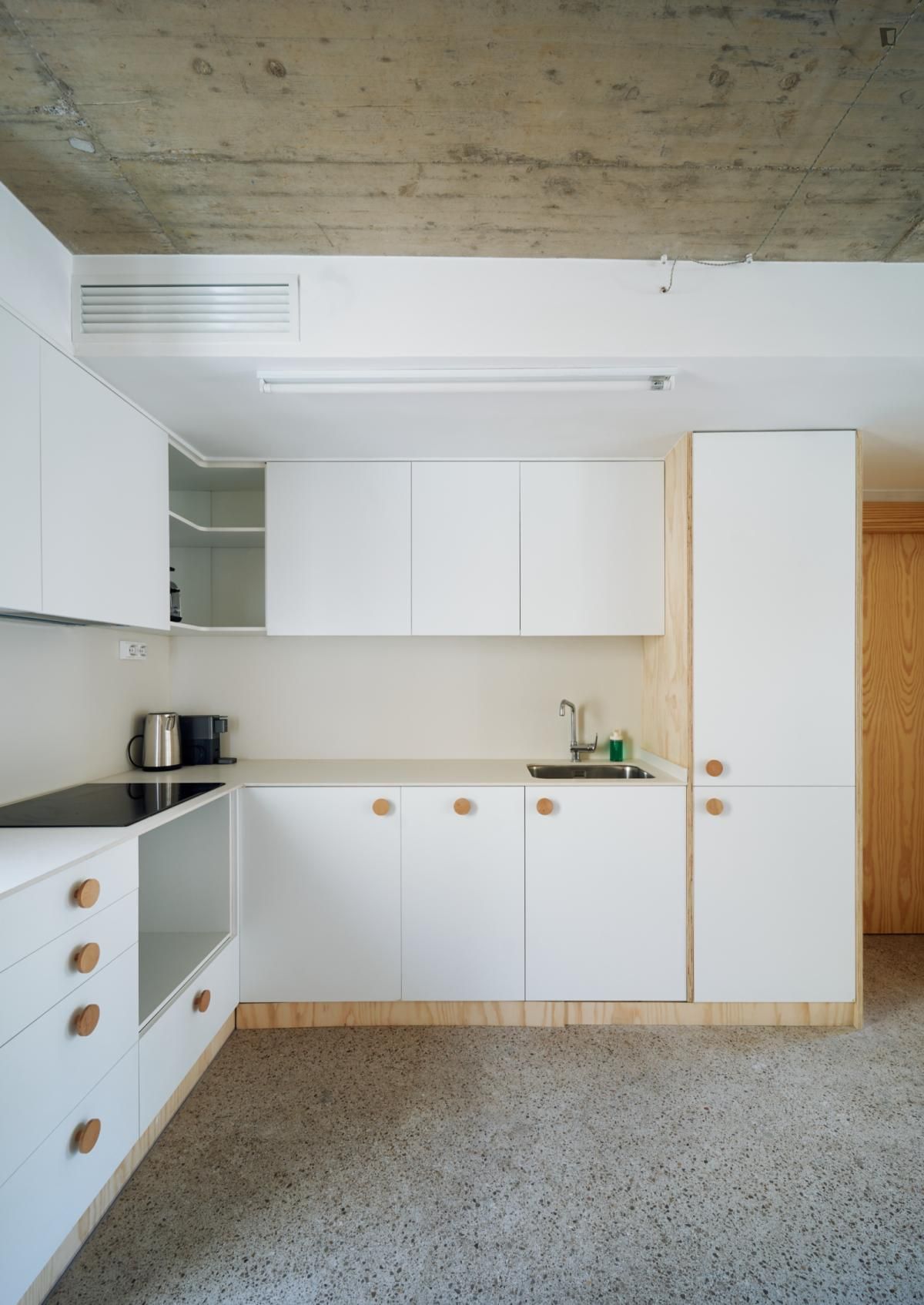 Cocina de Apartamento de alquiler en  Barcelona Capital con Aire acondicionado, Calefacción y Amueblado